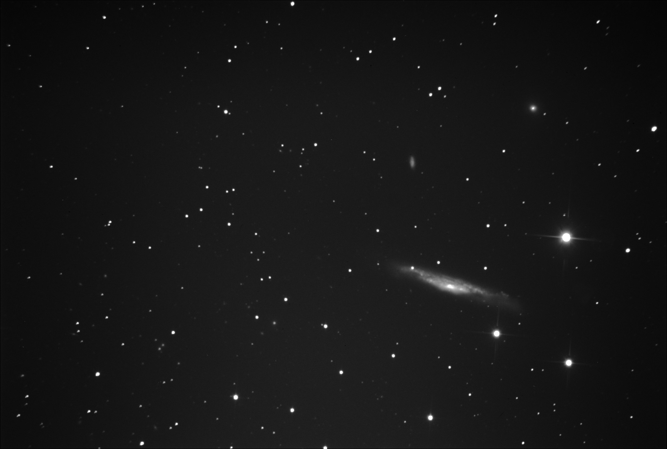 NGC 3079 (UMa) und Doppel-Quasar QSO 0957 +561A & B