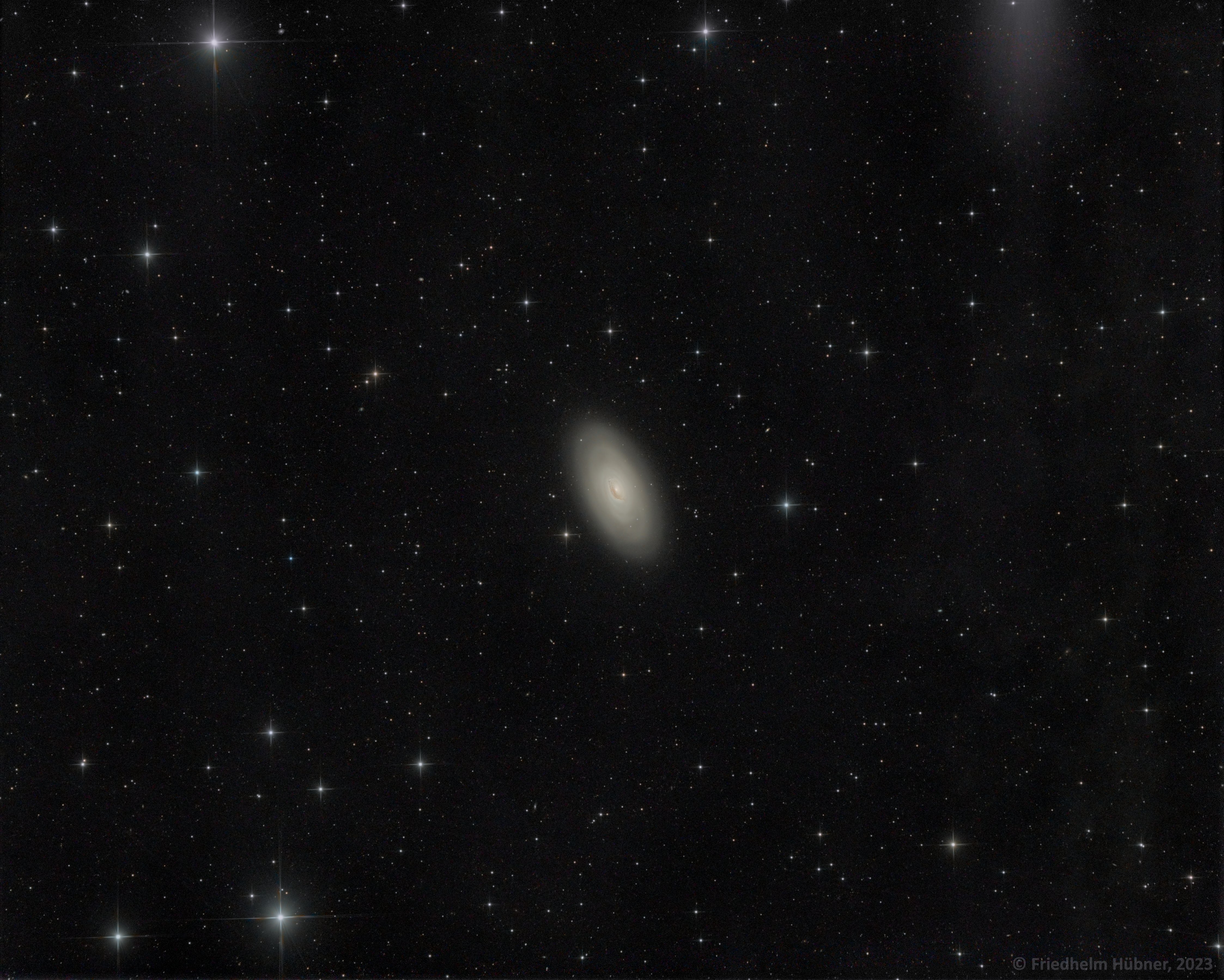 M64 (Com)